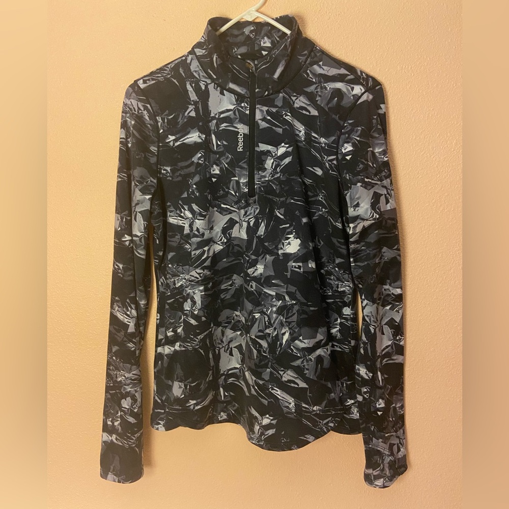 Women’s Reebok Black and Gray Camouflage Long Sleeve 1/4 Zip Shirt, Size Medium